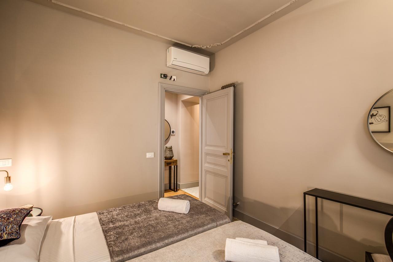 Decharme Apartment With Terrace In Monti Rom Exteriör bild